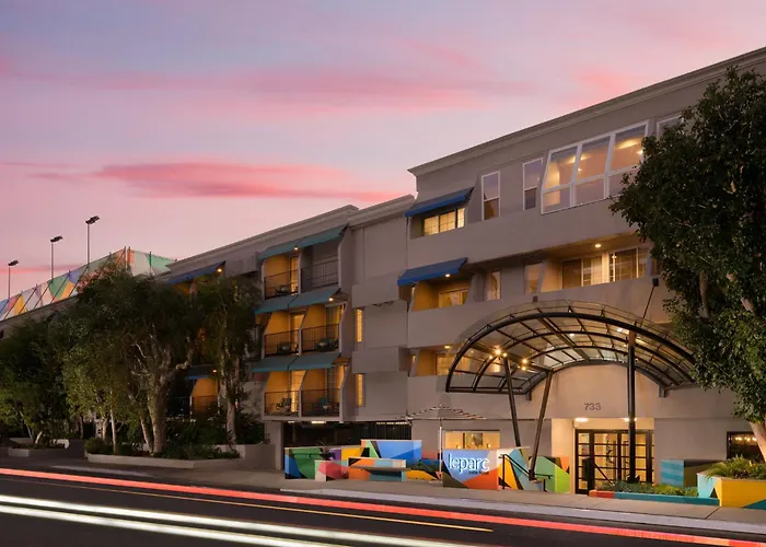 Le Parc At Melrose